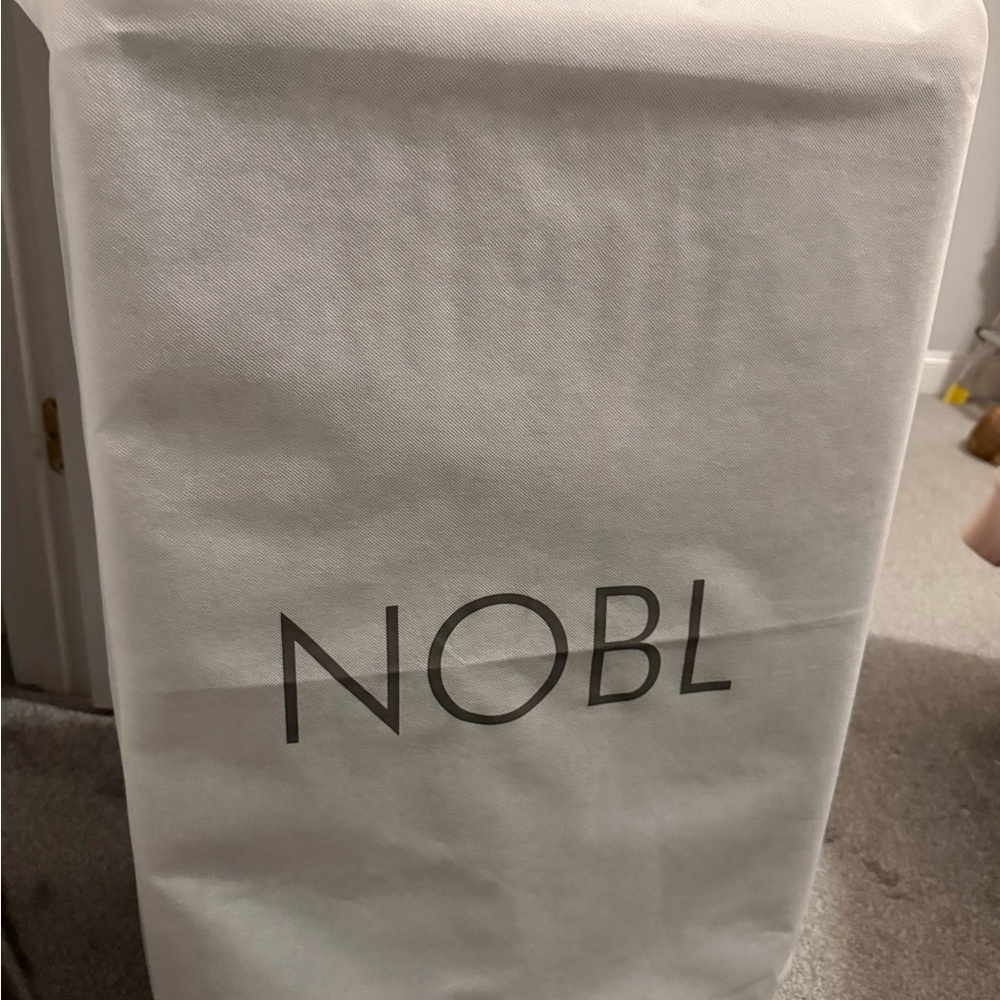 Nobl Check-In: All-In-One 28" - Picture 4 of 6
